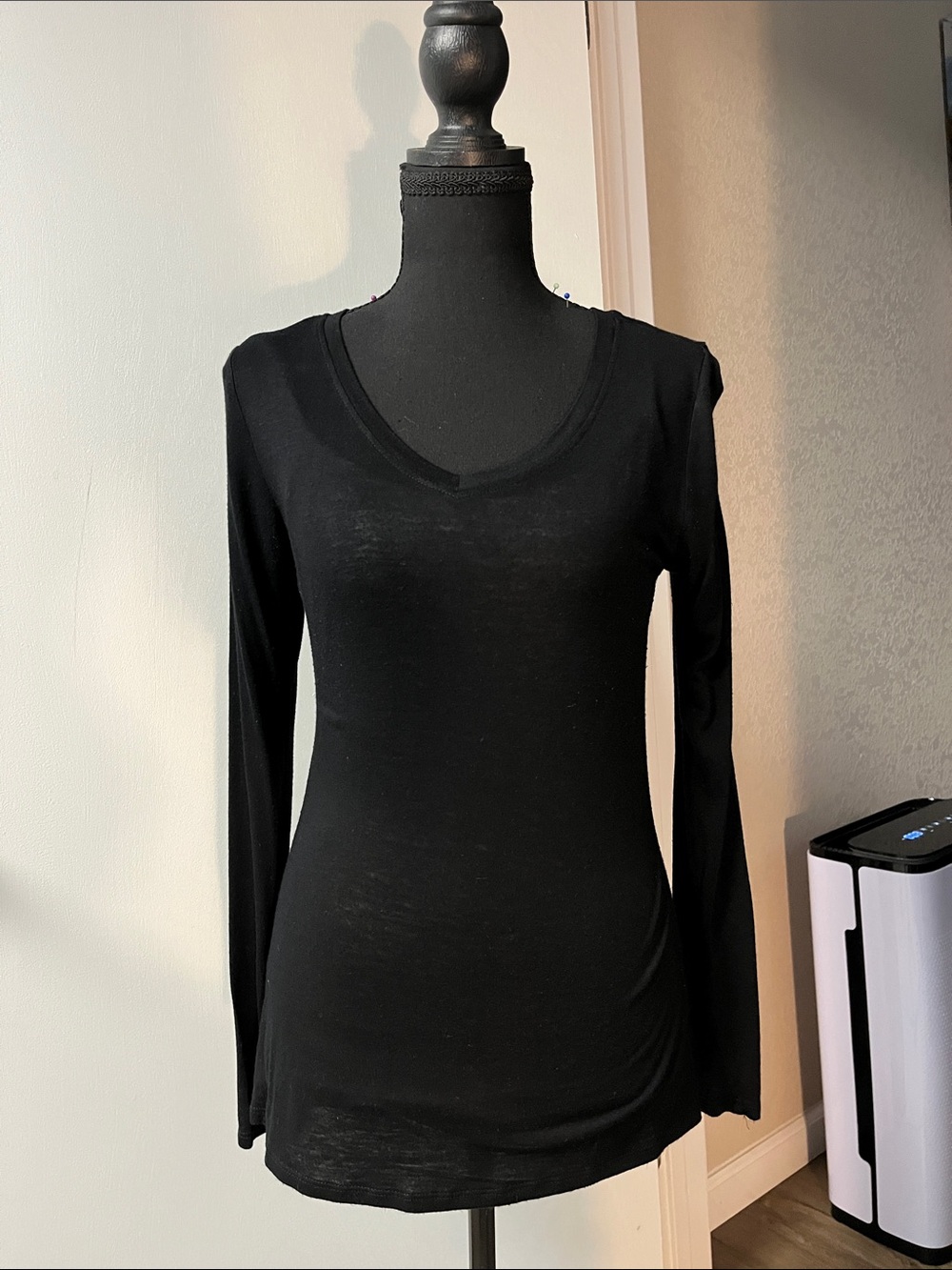 Active USA Black Long Sleeve V-Neck Women's Tee